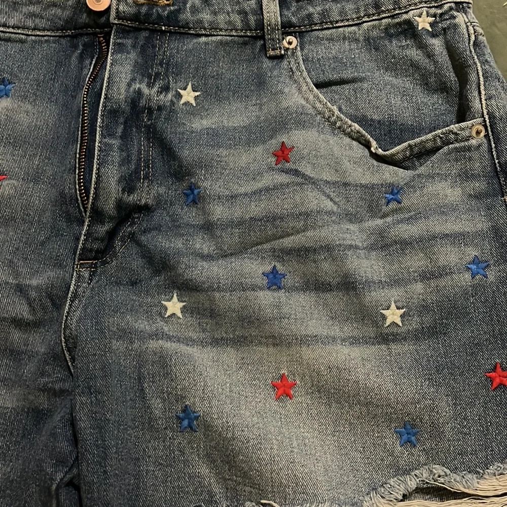 Jean shorts with red white and blue stars - Picture 2 of 4